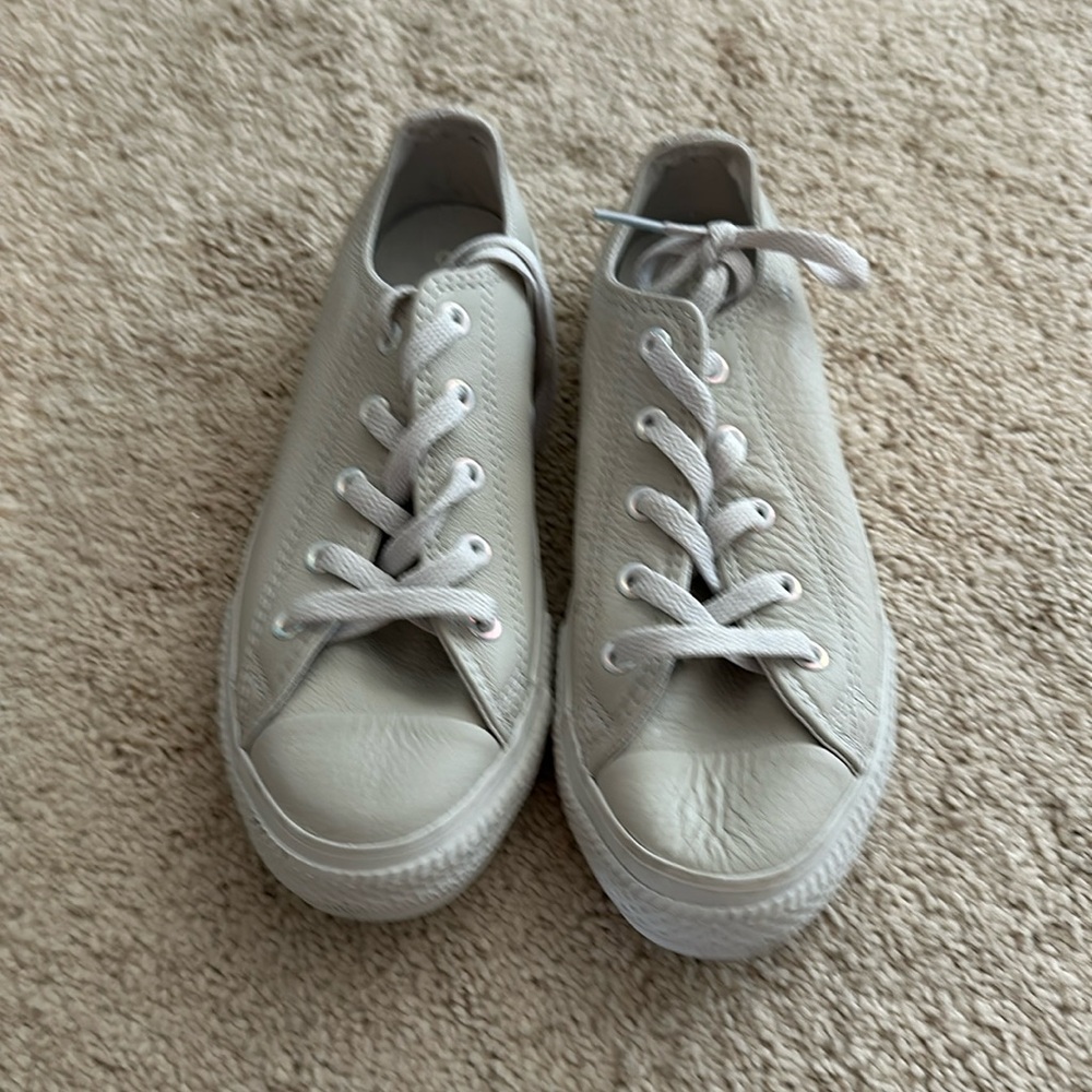Converse Low Top Chuck Taylor Leather - Putty Iridescent SZ: 6 TO BE DONATED 6/1